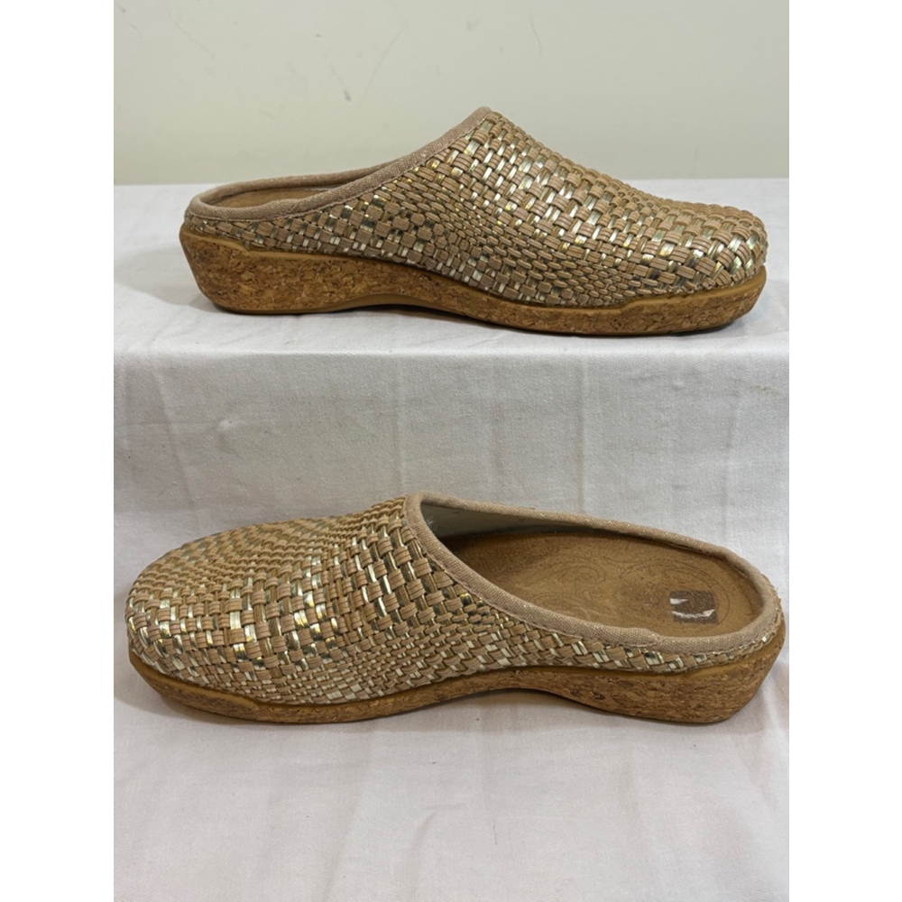 Women's Taos Woven Clogs Size 7.5 Tan Gold - Picture 4 of 6